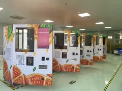 Carregamento automático de suco de laranja fresco